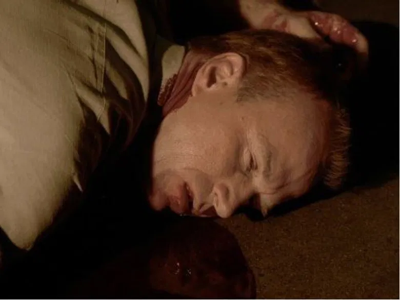 Cena do episódio 12: Entrance Wound