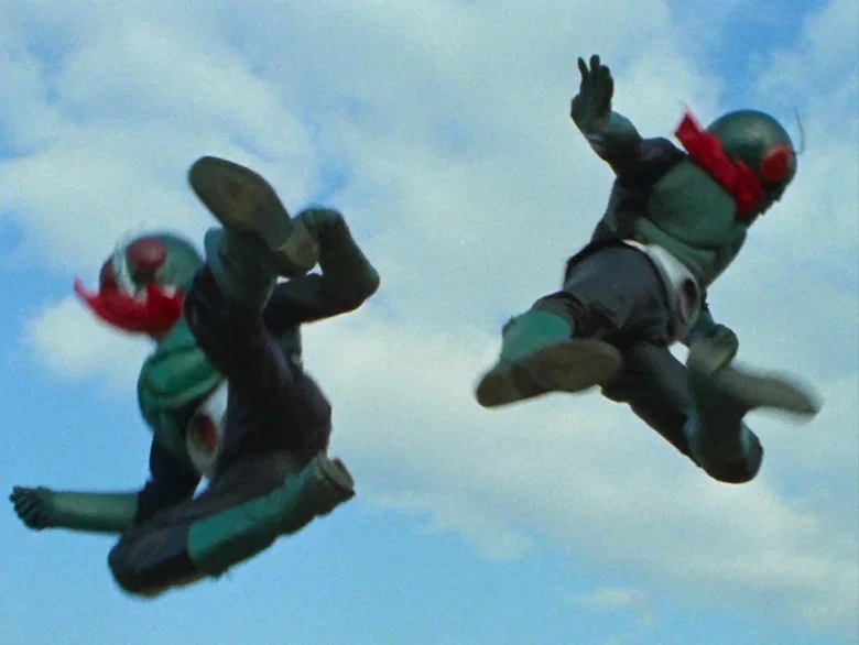 Cena do episódio 51: O Monstro de Pedra Yunikorunosu contra Dois Rider Kick!