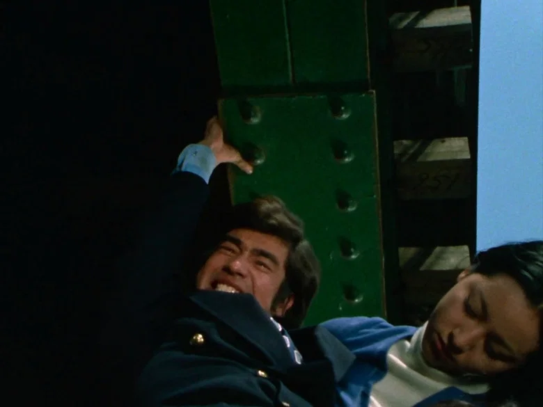 Cena do episódio 6: O Deus da Morte, Homem Camaleão