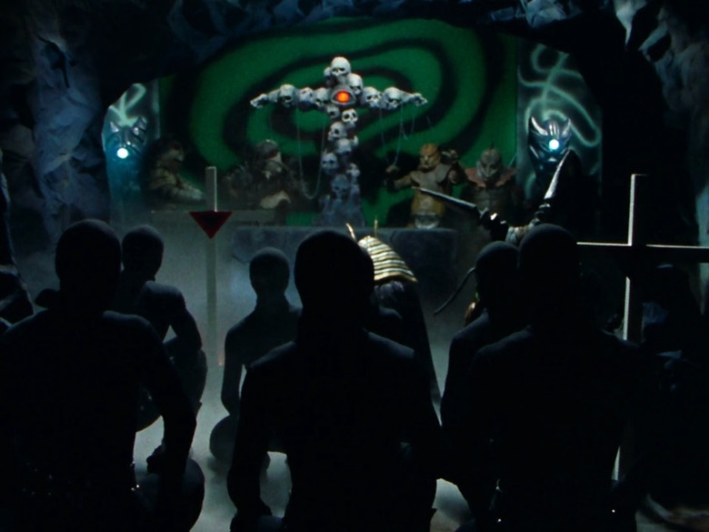 Cena do episódio 66: O Cemitério da Shocker. Os Monstros Revividos