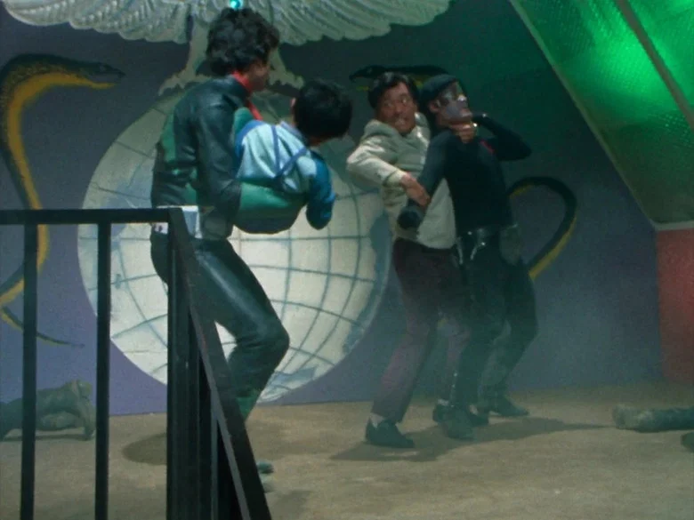 Cena do episódio 9: O Aterrorizantte Homem-Cobra