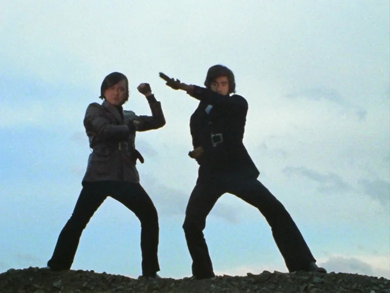Cena do episódio 93: Os 8 Kamen Riders